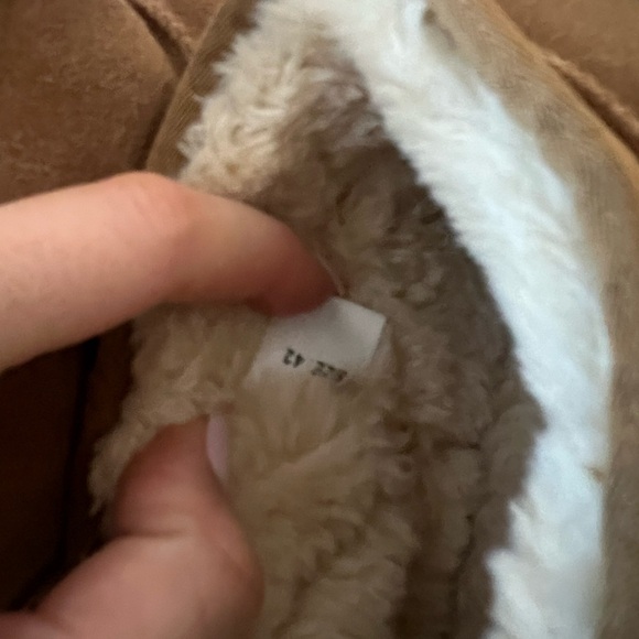 Size 10 mini length uggs - Picture 5 of 5